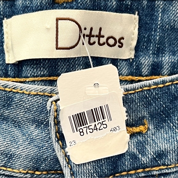 DITTOS Floral Embroidered Medium Wash Midrise Jeans Sz 6 NWT - Picture 4 of 8
